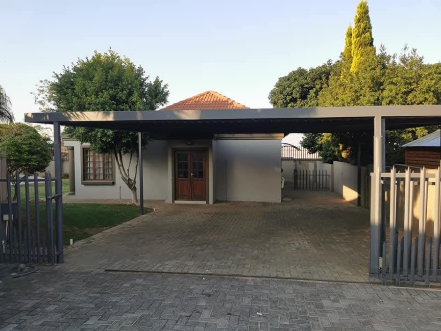 To Let 3 Bedroom Property for Rent in Waterval East North West
